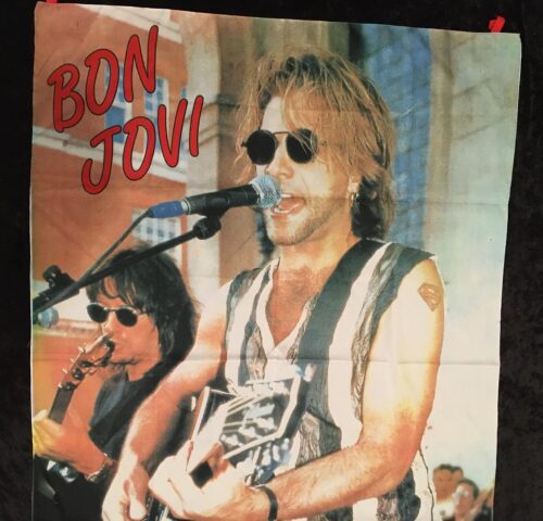 BON JOVI - WITH ACOUSTIC GUITAR. Posteflagga Big size Gammalt Samlarobjekt - Bild 2