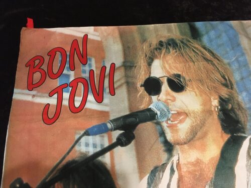 BON JOVI - WITH ACOUSTIC GUITAR. Posteflagga Big size Gammalt Samlarobjekt - Bild 3
