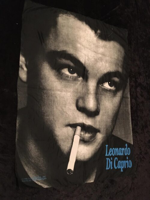 Film flagga Leonardo DiCaprio (cigarette) poster flagga Samlarobjekt 90-tal - Bild 2