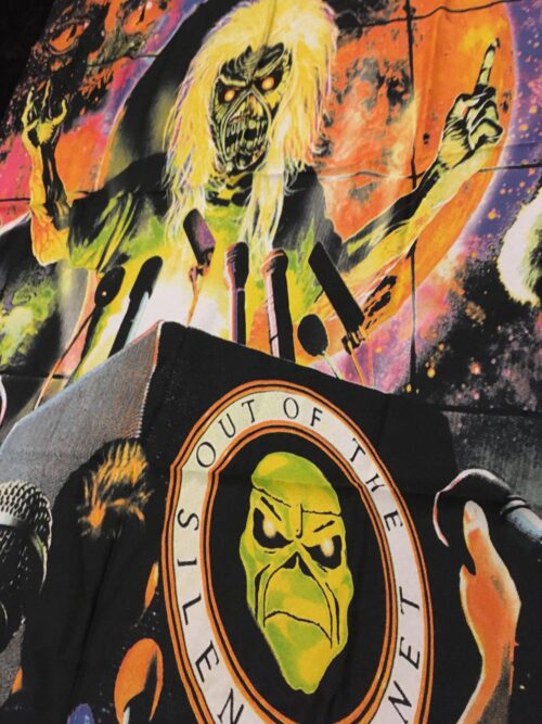 IRON MAIDEN - OUT OF THE SILENT. Posterflagga Big size 145x93cm Samlarobjekt - Bild 3