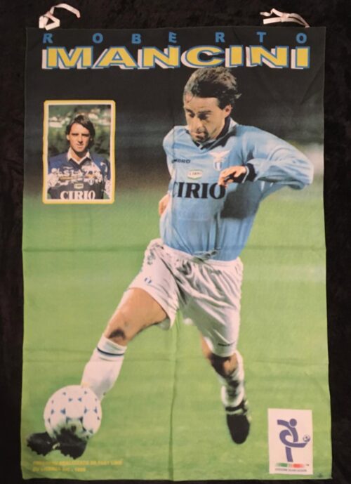 Fotbolls flagga MANCINI ROBERTO (tyg-affish) från 1998 i nytt skick Samlarobjekt